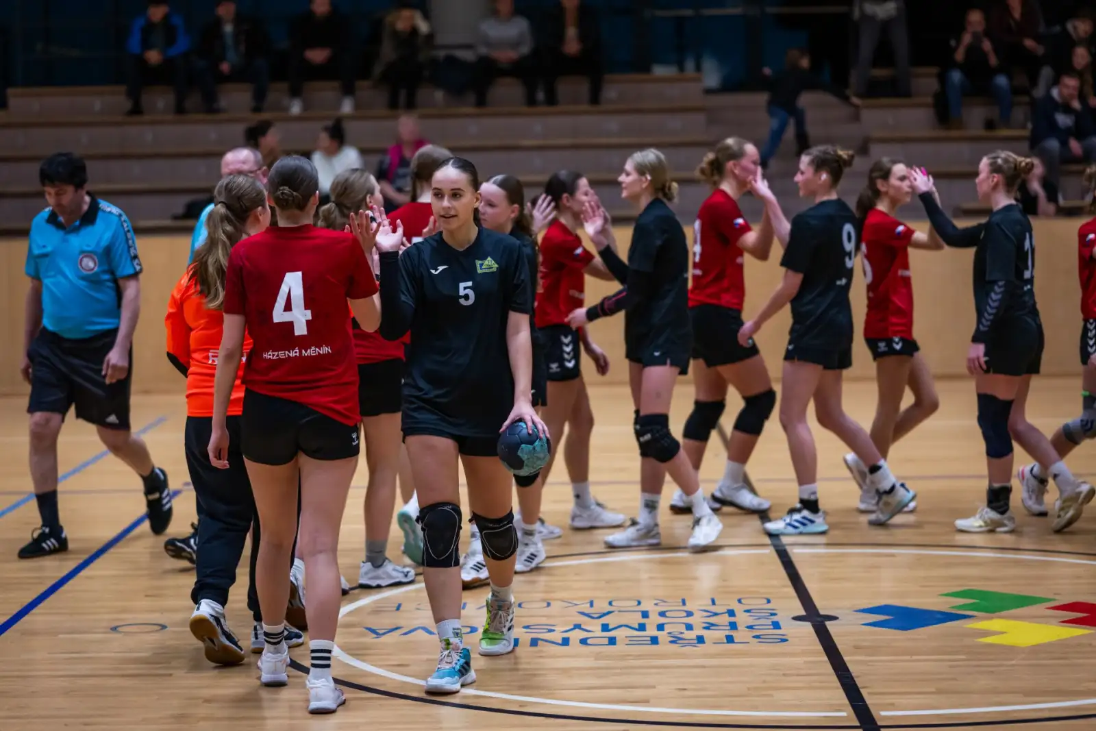 Fotogalerie ze zápasu starších dorostenek TJ Jiskra Otrokovice - Sokol Měnín 36:24