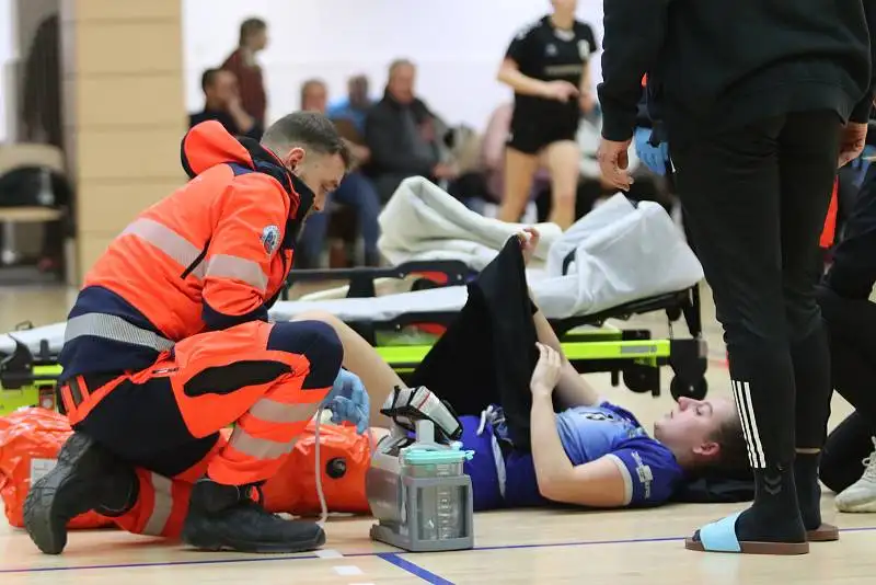 Strhující derby v Kunovicích: sanitka, červená karta a vyrovnání ze sedmičky