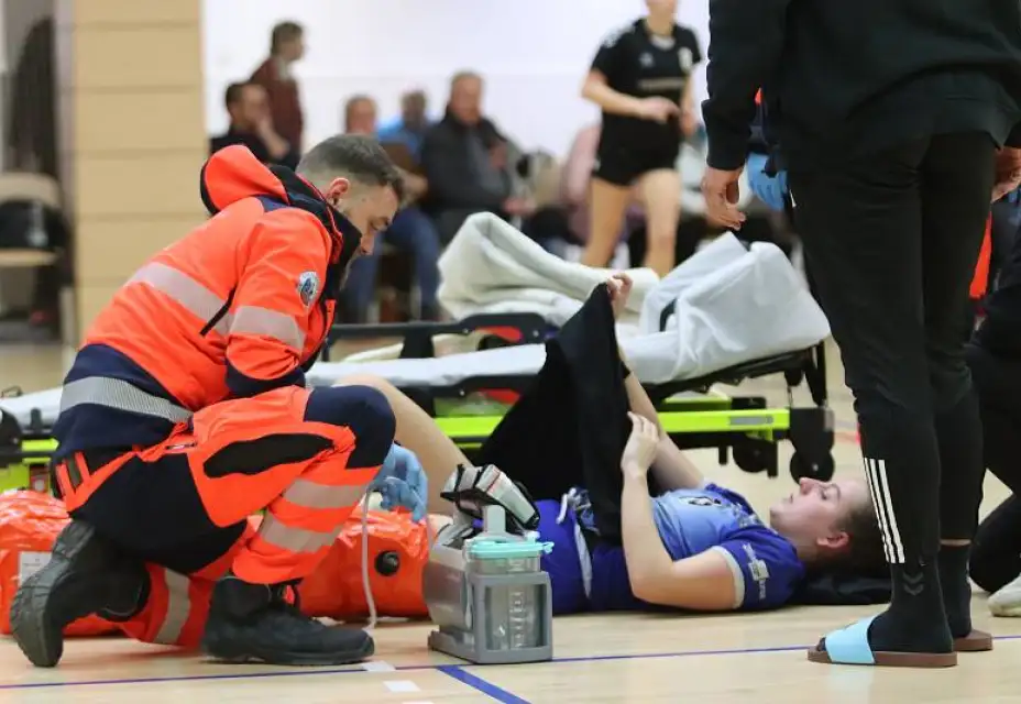 Strhující derby v Kunovicích: sanitka, červená karta a vyrovnání ze sedmičky