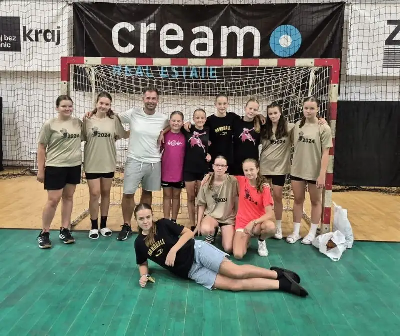 Turnaj starších žaček Holiday Cup