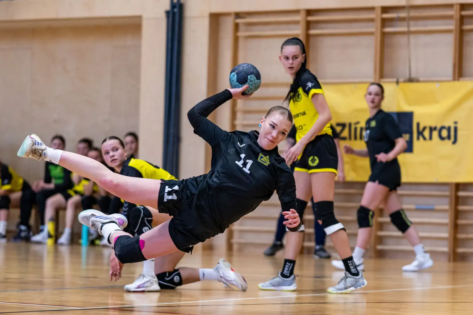 Fotogalerie ze zápasu st. dorostenek - TJ Jiskra Otrokovice-Lesana Zubří  25:27